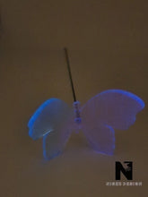 Lade das Bild in den Galerie-Viewer, Blumenstecker Schmetterling lila blau Neu - NISER DESIGN