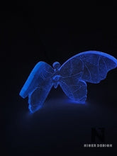 Lade das Bild in den Galerie-Viewer, Blumenstecker Schmetterling lila blau Neu - NISER DESIGN
