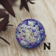 Lade das Bild in den Galerie-Viewer, Brosche GEISHA Resin Blüte Glitzer Neu - NISER DESIGN