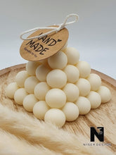 Lade das Bild in den Galerie-Viewer, Bubbel Pyramiden Dreieck Kerze Rapswachs nature Neu - NISER DESIGN