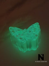Lade das Bild in den Galerie-Viewer, Cover Minder FLÜGLI nachtleuchtend - NISER DESIGN