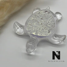 Lade das Bild in den Galerie-Viewer, Deko Schildkröte FELIX aus Resin mit druzy Panzer Neu - NISER DESIGN