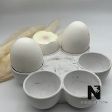 Lade das Bild in den Galerie-Viewer, Eierbecher Eierhalter Eiertablett aus Raysin in Marmoroptik Neu - NISER DESIGN