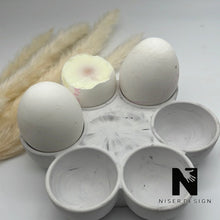 Lade das Bild in den Galerie-Viewer, Eierbecher Eierhalter Eiertablett aus Raysin in Marmoroptik Neu - NISER DESIGN
