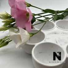 Lade das Bild in den Galerie-Viewer, Eierbecher Eierhalter Eiertablett aus Raysin in Marmoroptik Neu - NISER DESIGN