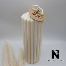 Lade das Bild in den Galerie-Viewer, Große Riffel Stumpen Kerze aus Raps Wachs nature Neu - NISER DESIGN