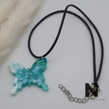 Lade das Bild in den Galerie-Viewer, Halskette Schmetterling DONNA weiß grün - NISER DESIGN