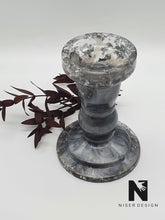 Lade das Bild in den Galerie-Viewer, Kerzenständer GLORY aus Resin in versch. Farben Neu - NISER DESIGN