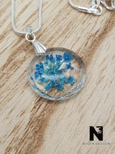 Lade das Bild in den Galerie-Viewer, Kette ANGELA 925 Sterling Silber in Medaillonform und Anhänger mit blaue Blüte Neu - NISER DESIGN