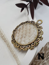 Lade das Bild in den Galerie-Viewer, Kettenanhänger Schlangenhaut altgold MEDUSA Neu - NISER DESIGN