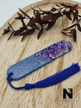Lade das Bild in den Galerie-Viewer, Lesezeichen aus Resin in metallic blau und Glitzer Neu - NISER DESIGN