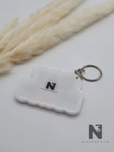 Lade das Bild in den Galerie-Viewer, Schlüsselanhänger "CatMom" weiß - NISER DESIGN