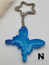 Lade das Bild in den Galerie-Viewer, Schlüsselanhänger Schmetterling DONNA blau weiß - NISER DESIGN