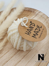 Lade das Bild in den Galerie-Viewer, Wollknäuel Kerze Raps Wachs nature Neu - NISER DESIGN