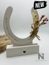 Lade das Bild in den Galerie-Viewer, Aufsteller Hufeisen „Viel Glück“ neu - NISER DESIGN