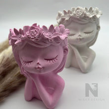 Lade das Bild in den Galerie-Viewer, Blumenmädchen Blumentopf B - Ware - NISER DESIGN