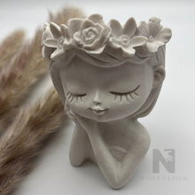 Lade das Bild in den Galerie-Viewer, Blumenmädchen Blumentopf neu - NISER DESIGN