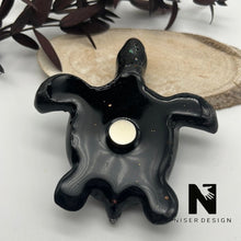 Lade das Bild in den Galerie-Viewer, Cover Minder Schildkröte Matilda aus Resin in schwarz mit druzy Panzer Neu - NISER DESIGN