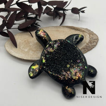 Lade das Bild in den Galerie-Viewer, Cover Minder Schildkröte Matilda aus Resin in schwarz mit druzy Panzer Neu - NISER DESIGN
