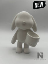 Lade das Bild in den Galerie-Viewer, Deko Hase mit Korb HASENKING neu 5,5 x 3,5 x 7,5 cm - NISER DESIGN