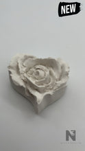Lade das Bild in den Galerie-Viewer, Dekoratives Blütenherz neu - NISER DESIGN
