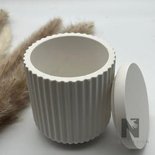 Lade das Bild in den Galerie-Viewer, Geriffelte Dose mit Deckel neu - NISER DESIGN
