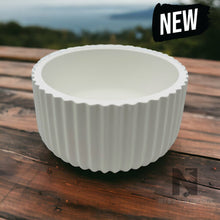 Lade das Bild in den Galerie-Viewer, Geriffelte Schale SYLVIA dia 10,5 cm neu - NISER DESIGN
