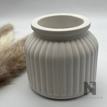 Lade das Bild in den Galerie-Viewer, Geriffelte Vase neu - NISER DESIGN