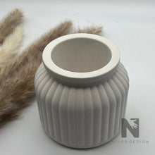 Lade das Bild in den Galerie-Viewer, Geriffelte Vase neu - NISER DESIGN