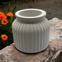 Lade das Bild in den Galerie-Viewer, Geriffelte Vase neu - NISER DESIGN