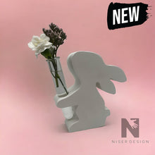 Lade das Bild in den Galerie-Viewer, Hasen Vase Figur mit Reagenzglas SCHNUFFEL neu 15x3x14,5 cm - NISER DESIGN