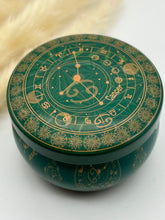 Lade das Bild in den Galerie-Viewer, Sternzeichen Duftkerzen Vanille