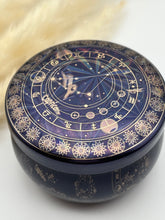 Lade das Bild in den Galerie-Viewer, Sternzeichen Duftkerzen Vanille