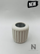 Lade das Bild in den Galerie-Viewer, Kerzenhalter GEORGE geriffelt neu - NISER DESIGN