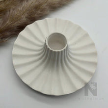 Lade das Bild in den Galerie-Viewer, Kerzenständer geriffelt für Stabkerze neu - NISER DESIGN