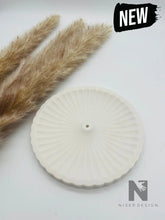 Lade das Bild in den Galerie-Viewer, Räucherstäbchenhalter Weihrauchhalter Räucherschale wellig PADROS neu - NISER DESIGN