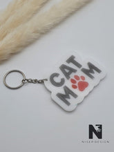 Lade das Bild in den Galerie-Viewer, Schlüsselanhänger "CatMom" weiß - NISER DESIGN
