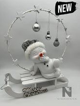 Lade das Bild in den Galerie-Viewer, Schneemann Schlitten versch. Varianten neu - NISER DESIGN
