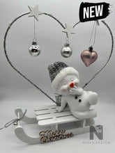 Lade das Bild in den Galerie-Viewer, Schneemann Schlitten versch. Varianten neu - NISER DESIGN