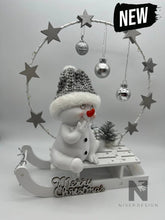 Lade das Bild in den Galerie-Viewer, Schneemann Schlitten versch. Varianten neu - NISER DESIGN