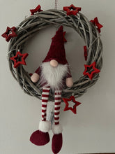 Lade das Bild in den Galerie-Viewer, Weihnachtlicher Türkranz mit Wichtel und Lichterkette versch. Farben neu - NISER DESIGN